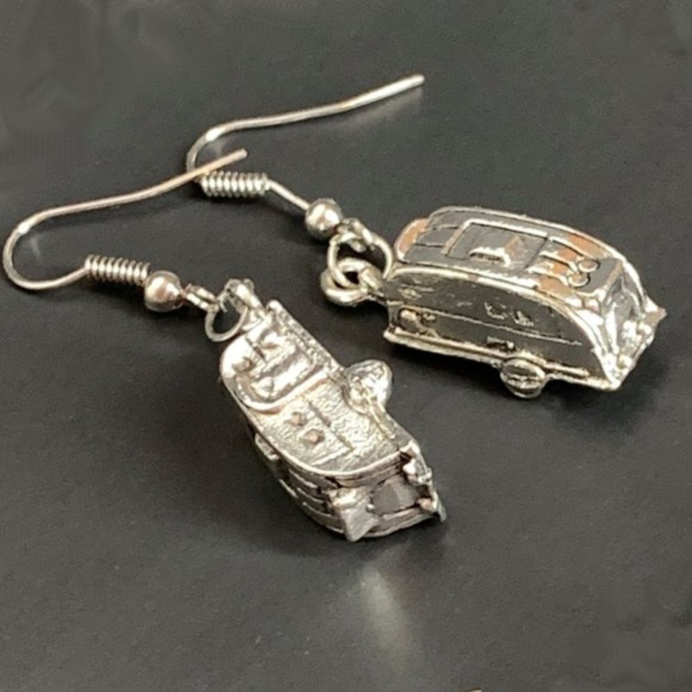Vintage Happy Camper Necklace Silver Travel Trailer RV Charm 20 In Chain NEW - Picture 5 of 8